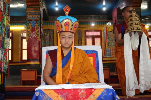 སྨན་རིའི་དགེ་བཤེས་ཚབ་ཚ་འཇིགས་བྲལ་བསྟན་འཛིན་རིན་ཆེན་རྒྱལ་མཚན་མཆོག་བླ་མར་ཁྲི་བཞེངས་མཛད་པ།།