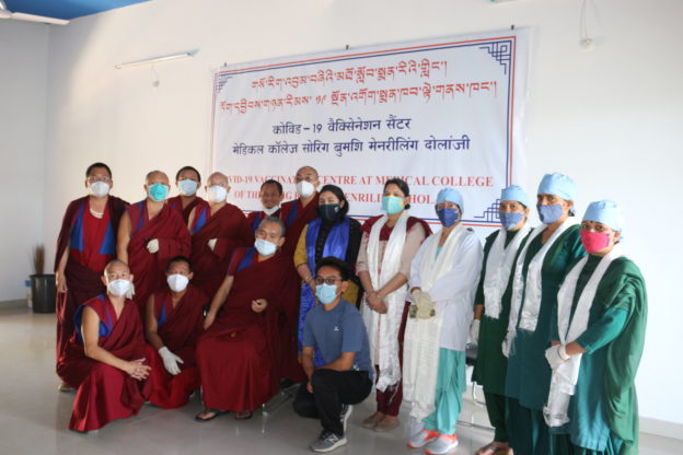 སྨན་རིའི་གླིང་དུ་ཏོག་དབྱིབས་རིམས་ནད་༡༩པའི་འགོག་ཁབ་དང་པོ་བསྐྱོན་འགོ་ཚུགས་པ།