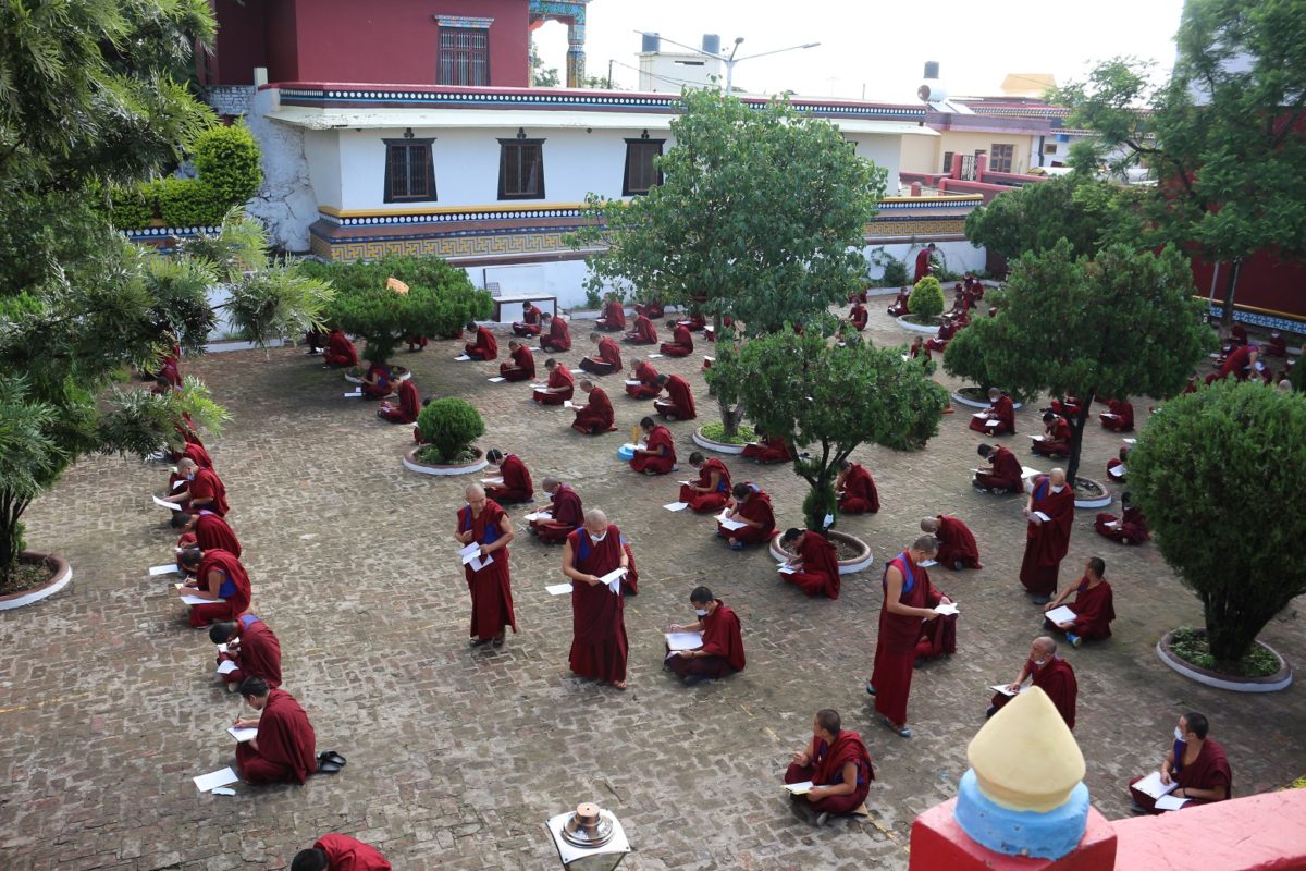 ༧གདན་ས་སྨན་རིའི་གླིང་གི་བོད་ལྕགས་གླང་ལོའི་ལོ་ཕྱེད་ཡིག་རྒྱུགས་གཏོང་འགོ་ཚུགས་པའི་གནས་བསྡུས།