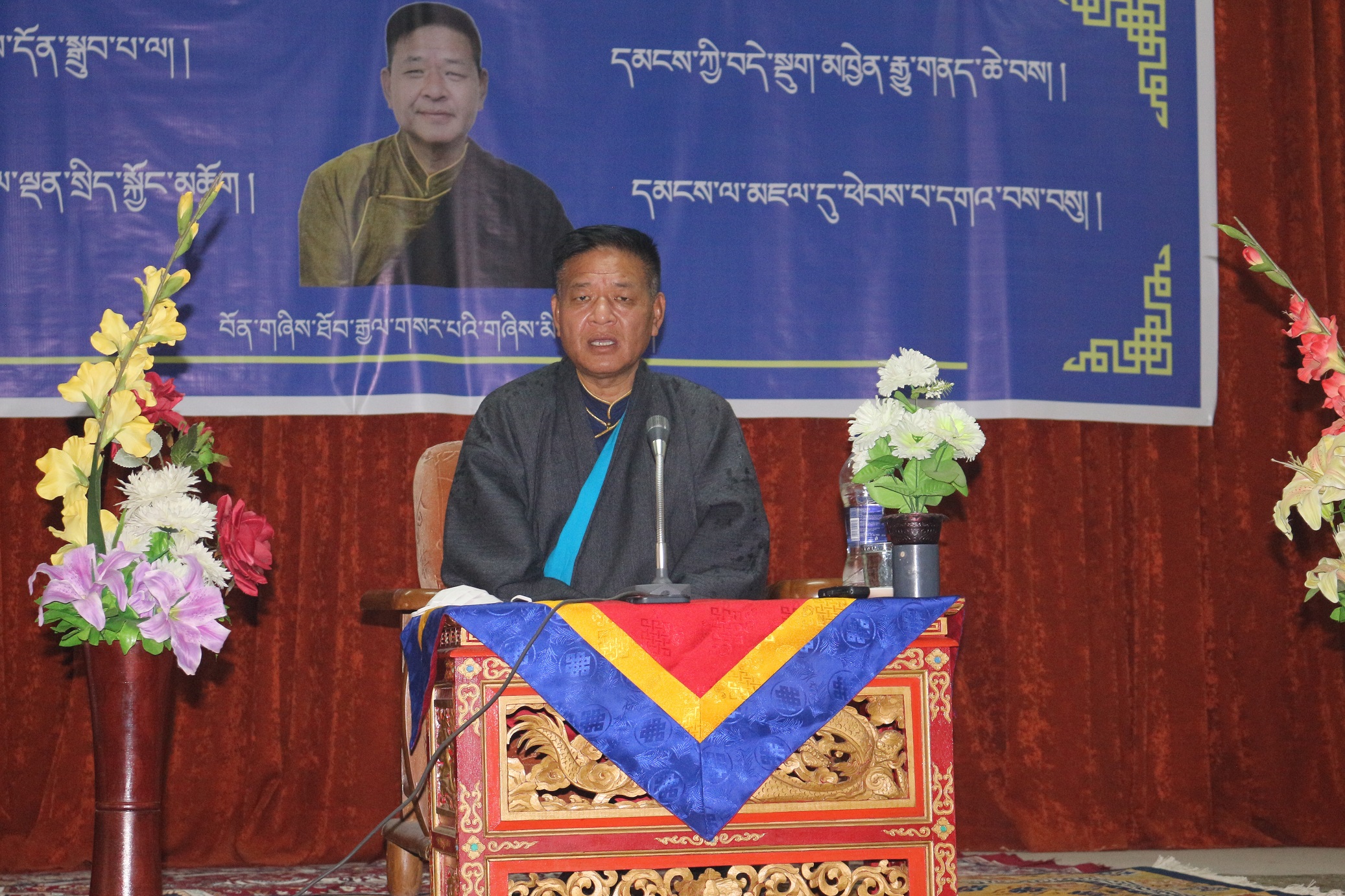 སྲིད་སྐྱོང་སྐུ་ངོ་སྤེན་པ་ཚེ་རིང་མཆོག་བོན་གཞིས་སུ་གཞུང་འབྲེལ་འཚམས་གཟིགས་སུ་ཕེབས་པ།