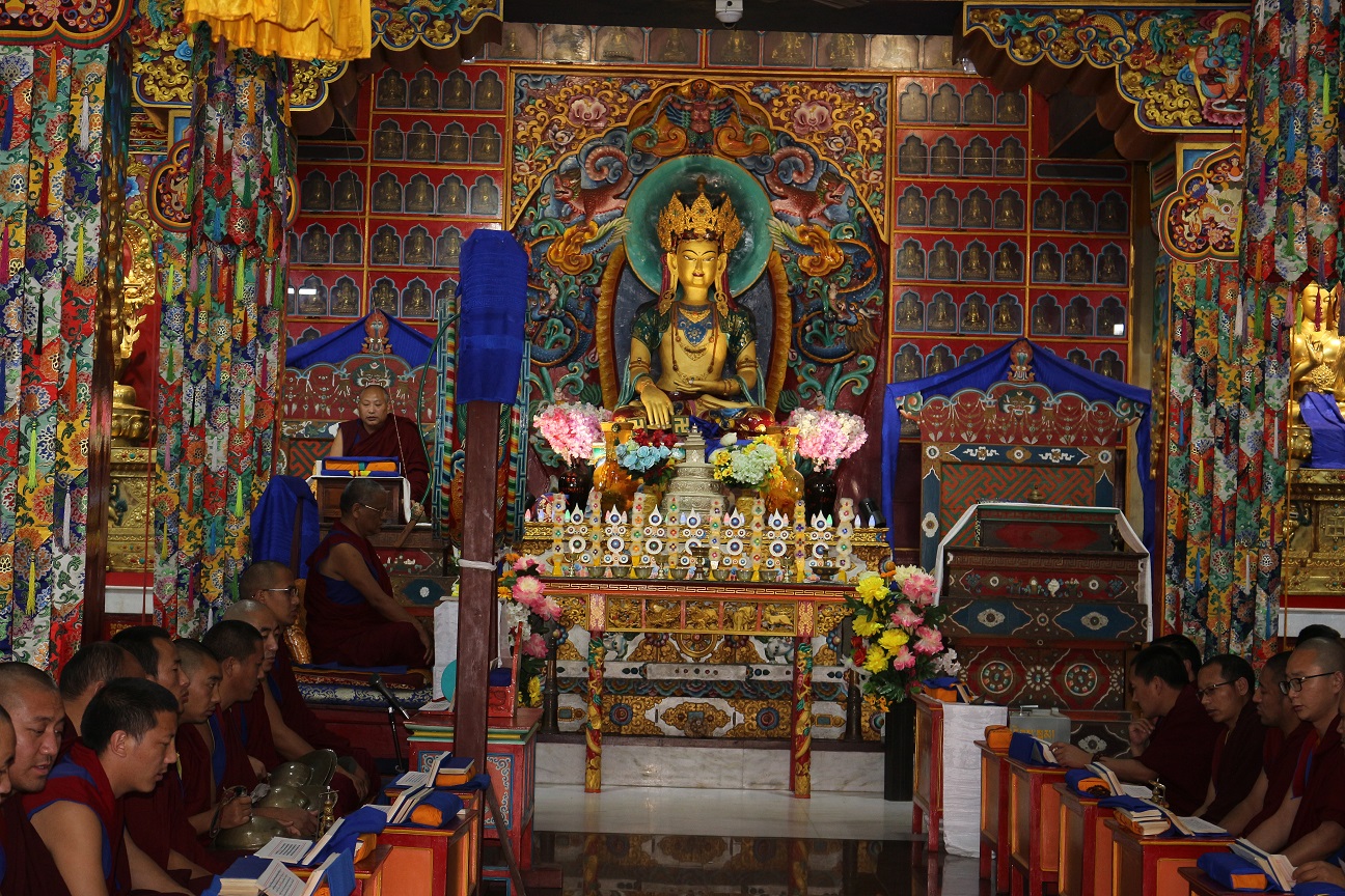 ༧གདན་ས་ཆེན་མོ་དཔལ་གཤེན་བསྟན་སྨན་རིའི་གླིང་གི་སྐབས་༤༢པའི་སྨྲ་སེང་སྒྲུབ་པ་ཆེན་མོ་ཚོགས་པའི་གནས་བསྡུས།