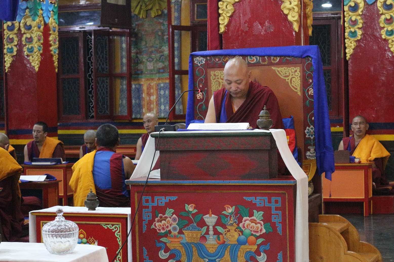 ༧གདན་ས་ཆེན་མོ་༧དཔལ་གཤེན་བསྟན་སྨན་རིའི་གླིང་དུ་བོད་ཆུ་ཡོས་ལོའི་དྲི་མེད་གཤེན་གྱི་དཀའ་ཐུབ་ཆེན་མོ་འཚོགས་བཞིན་པ།