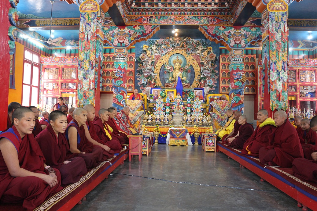 བོན་གཞིས་བཙུན་དགོན་རཏྣ་སྨན་གླིང་དུ་སྐབས་གཉིས་པའི་དགེ་བཤེས་མའི་མཛད་སྒོ་ཚོགས་པ།