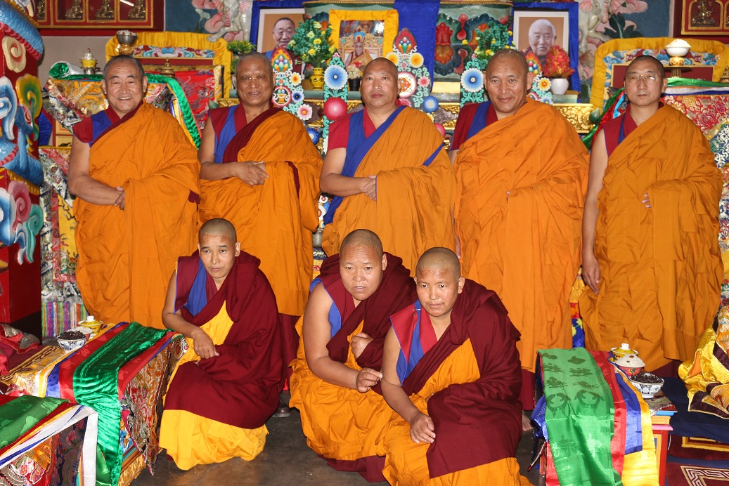 བོན་གཞིས་བཙུན་དགོན་རཏྣ་སྨན་གླིང་སྐབས་གཉིས་པའི་དགེ་བཤེས་མའི་མཛད་སྒོའི་ཉིན་གཉིས་པའི་གནས་བསྡུས།