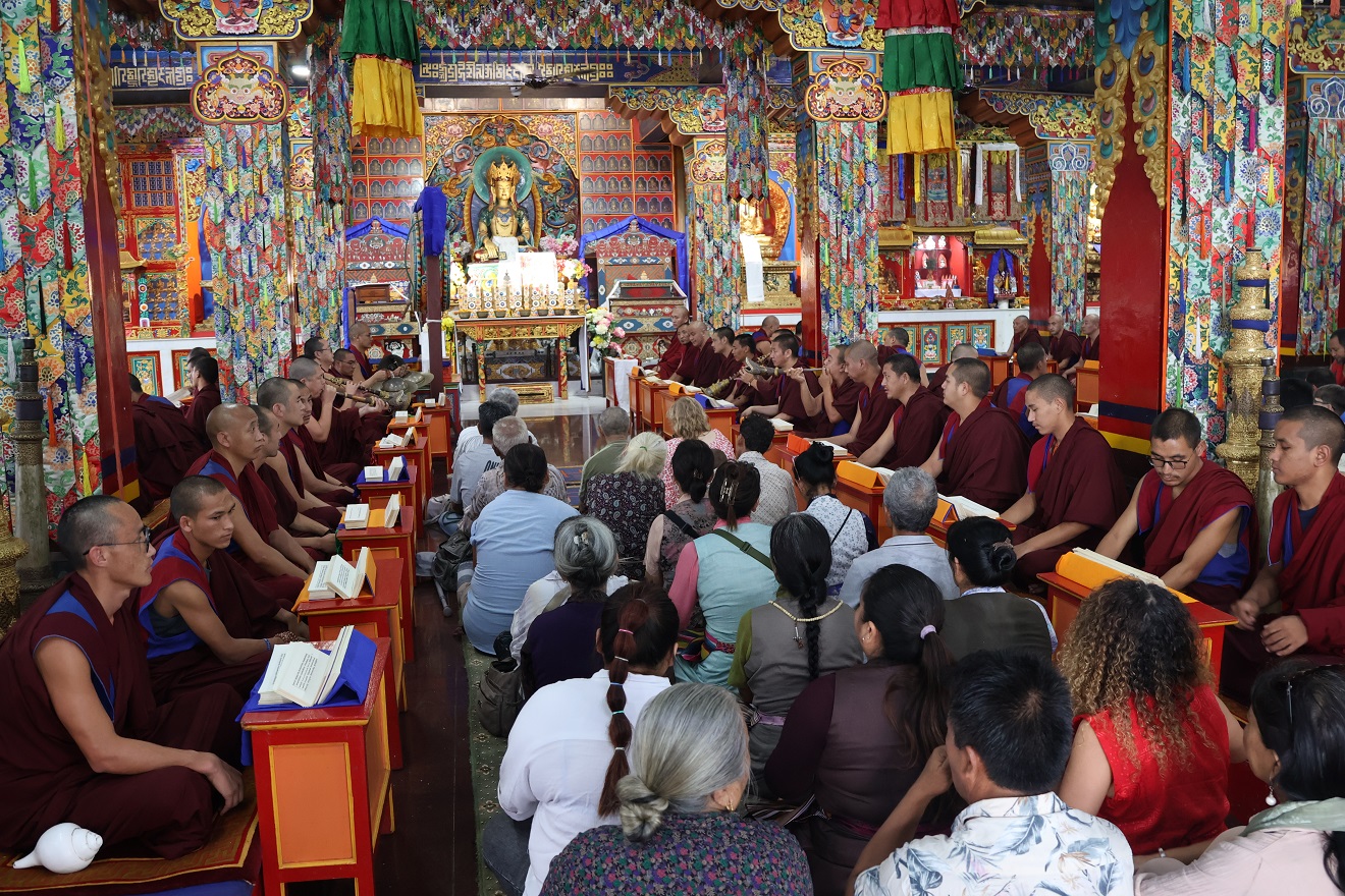 ༸གདན་ས་སྨན་རིའི་གླིང་གི་བོད་ཤིང་འབྲུག ༢༠༢༤ ལོའི་མ་མཆོག་སྲིད་པ་རྒྱལ་མོའི་འབུམ་ཚོགས་རྒྱས་འབུལ་ཡོངས་སུ་མཇུག་གྲུབ་པ།