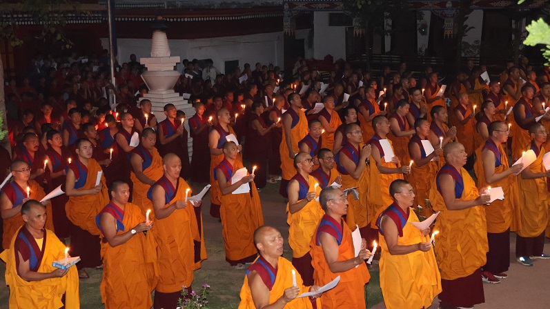གདན་ས་ཆེན་མོ་དཔལ་གཤེན་བསྟན་སྨན་རིའི་གླིང་དུ་སྨན་རིའི་ཡོངས་འཛིན་སྨྲ་བའི་དབང་པོ་མཆོག་དགོངས་པ་བོན་དབྱིངས་སུ་གཤེགས་པར་མཆོད་འབུལ་སྨོན་ལམ་ཚོགས་པའི་གནས་བསྡུས།