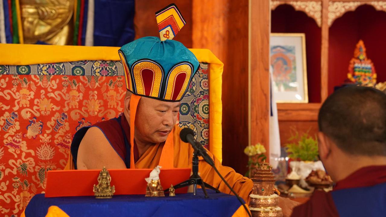 ཞྭ་དཀར་བསྟན་པའི་གཙུག་རྒྱན་༧སྐྱབས་རྗེ་༧རྒྱལ་བ་སྨན་རིའི་ཁྲི་འཛིན་རིན་པོ་ཆེ་མཆོག་ནས་བོན་འབངས་ཡོངས་ལ་བསྩལ་བའི་ཐུགས་གསོའི་གསུང་འཕྲིན།