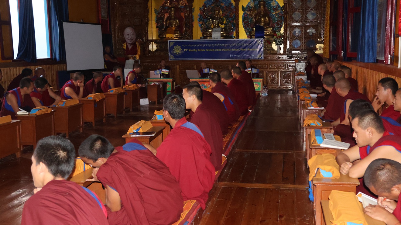 ༸གཡུང་དྲུང་བོན་གྱི་བཤད་སྒྲུབ་འདུས་སྡེའི་ཟླ་རེའི་བགྲོ་གླེང་སྐབས་ ༡༩ པ། བོད་ཟླ་བདུན་པ།
