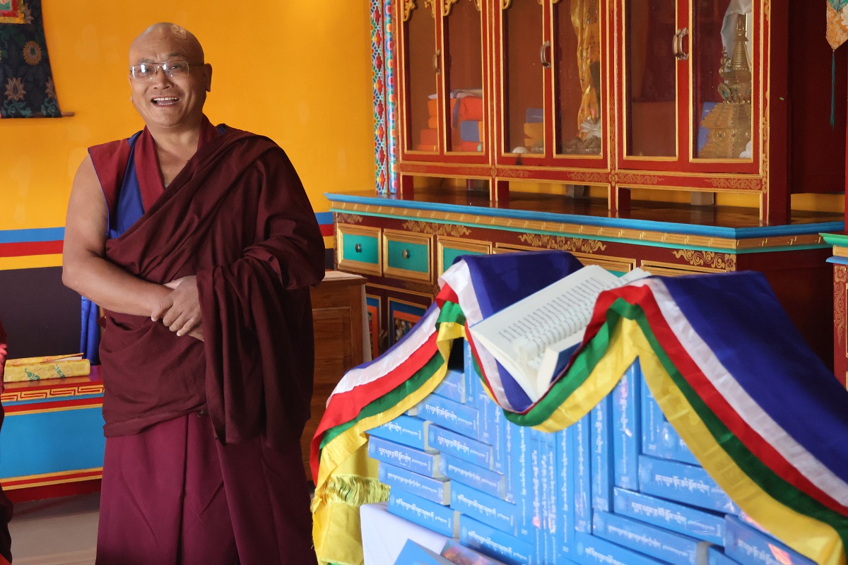 རྒྱ་ཤོད་དགེ་བཤེས་གཡུང་དྲུང་བཀྲ་ཤིས་ལགས་ནས་བརྩམས་གནང་བའི་འབུམ་བཞིའི་སྒོས་འགྲེལ་ཁག་གི་དཔེ་དེབ་དབུ་འབྱེད་མཛད་སྒོ།