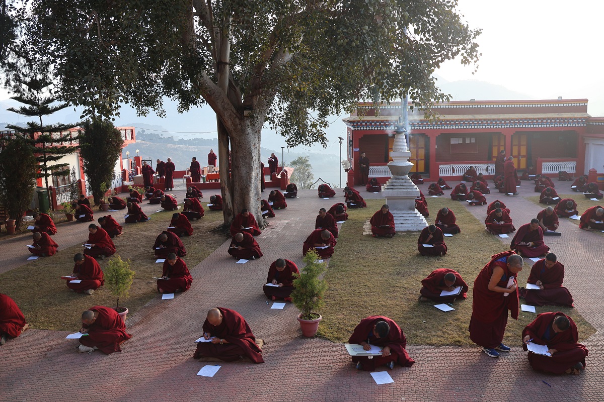 ༸གདན་ས་ཆེན་མོ་དཔལ་གཤེན་བསྟན་སྨན་རིའི་གླིང་༸གཡུང་དྲུང་བོན་གྱི་བཤད་སྒྲུབ་འདུས་སྡེའི་བོད་ཤིང་སྦྲུལ་ལོའི་ལོ་འཁོར་ཡིག་རྒྱུགས་ཆེན་མོ་མཇུག་གྲུབ་པ།