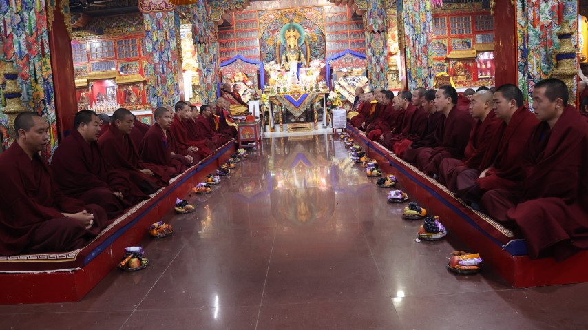 ༸གདན་ས་སྨན་རིའི་གླིང་གི་བོད་མེ་རྟ་ལོའི་ལོ་སར་བོན་ཕྱོགས་ཀྱི་ཆོ་གའ་ིམཛད་རིམ་གནང་བའི་གནས་བསྡུས།