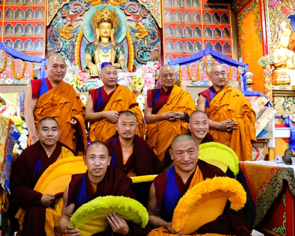 གཡུང་དྲུང་བོན་གྱི་༧གདན་ས་ཆེན་མོ་དཔལ་གཤེན་བསྟན་སྨན་རིའི་གླིང་གི་སྐབས་ ༢༣ པའི་དགེ་བཤེས་མཛད་སྒོའི་ཉིན་གསུམ་པ།