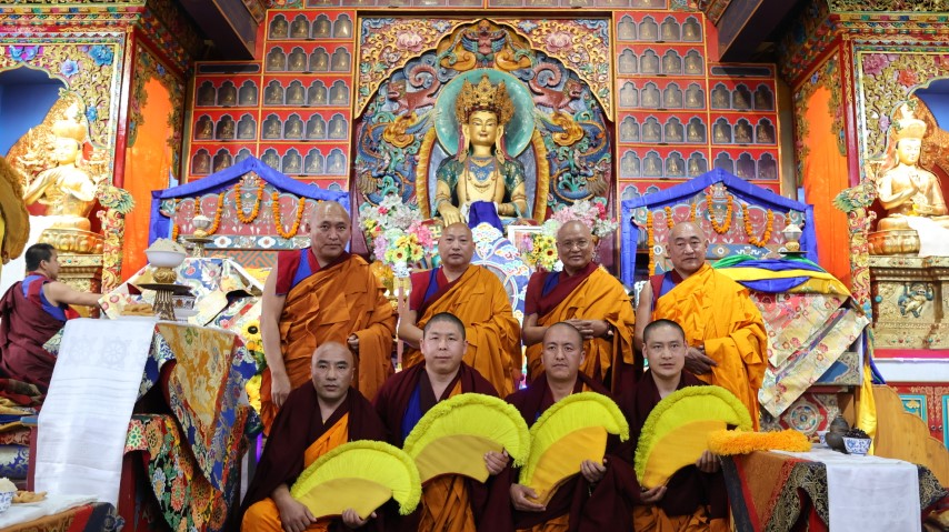 གཡུང་དྲུང་བོན་གྱི་༧གདན་ས་ཆེན་མོ་དཔལ་གཤེན་བསྟན་སྨན་རིའི་གླིང་དུ་སྐབས་ ༢༣ པའི་དགེ་བཤེས་མཛད་སྒོའི་ཉིན་གཉིས་པ།