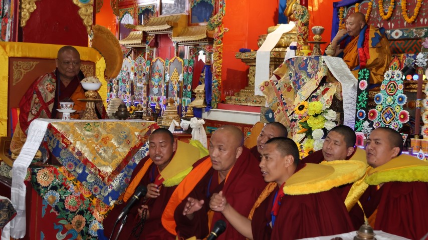 བོན་གྱི་༧གདན་ས་ཆེན་མོ་དཔལ་གཤེན་བསྟན་སྨན་རིའི་གླིང་དུ་སྐབས་ཉེར་༢༣ པའི་དགེ་བཤེས་མཛད་སྒོ་ཉིན་བཞི་པ།