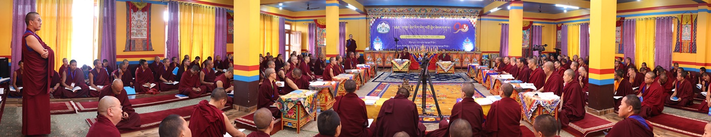 གདན་ས་སྨན་རིའི་གླིང་དུ་འཚོགས་བཞིན་པའི་ཆོས་རྒྱུད་རིས་མེད་གཞུང་ཆེན་བགྲོ་གླེང་ཐེངས་དགུ་པའི་ཉིན་བཞི་པ།