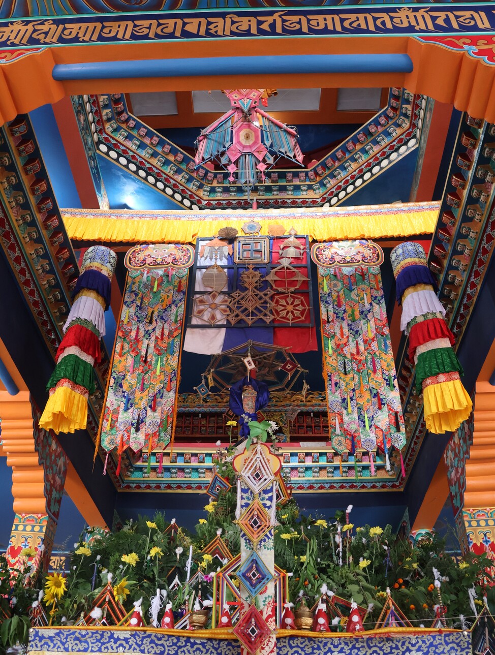 དཔལ་གཤེན་བསྟན་སྨན་རིའི་གླིང་དུ་བོད་མེ་རྟ་ཕྱི་ལོ་ ༢༠༢༦ ལོའི་གཞིས་དགོན་གཉིས་ཀྱི་སྤྱི་རིམ་ཆེན་མོ་དབུ་འཛུགས་གནང་བ།