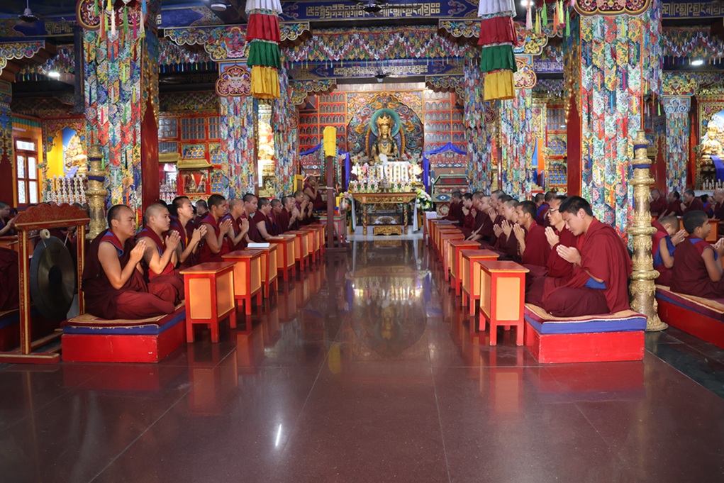 བལ་བོད་ས་མཚམས་ཁུལ་དུ་ཆུ་རུད་ཀྱི་གོད་ཆག་བྱུང་བར་མཆོད་འབུལ་སྨོན་ལམ་ཚོགས་པ།