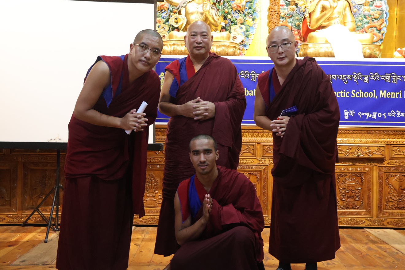 གཡུང་དྲུང་བོན་གྱི་བཤད་སྒྲུབ་འདུས་སྡེའི་ཟླ་རེའི་བགྲོ་གླེང་སྐབས་ ༢༧ པ། བོད་མེ་རྟ་ལོའི་བོད་ཟླ་བདུན་པ།