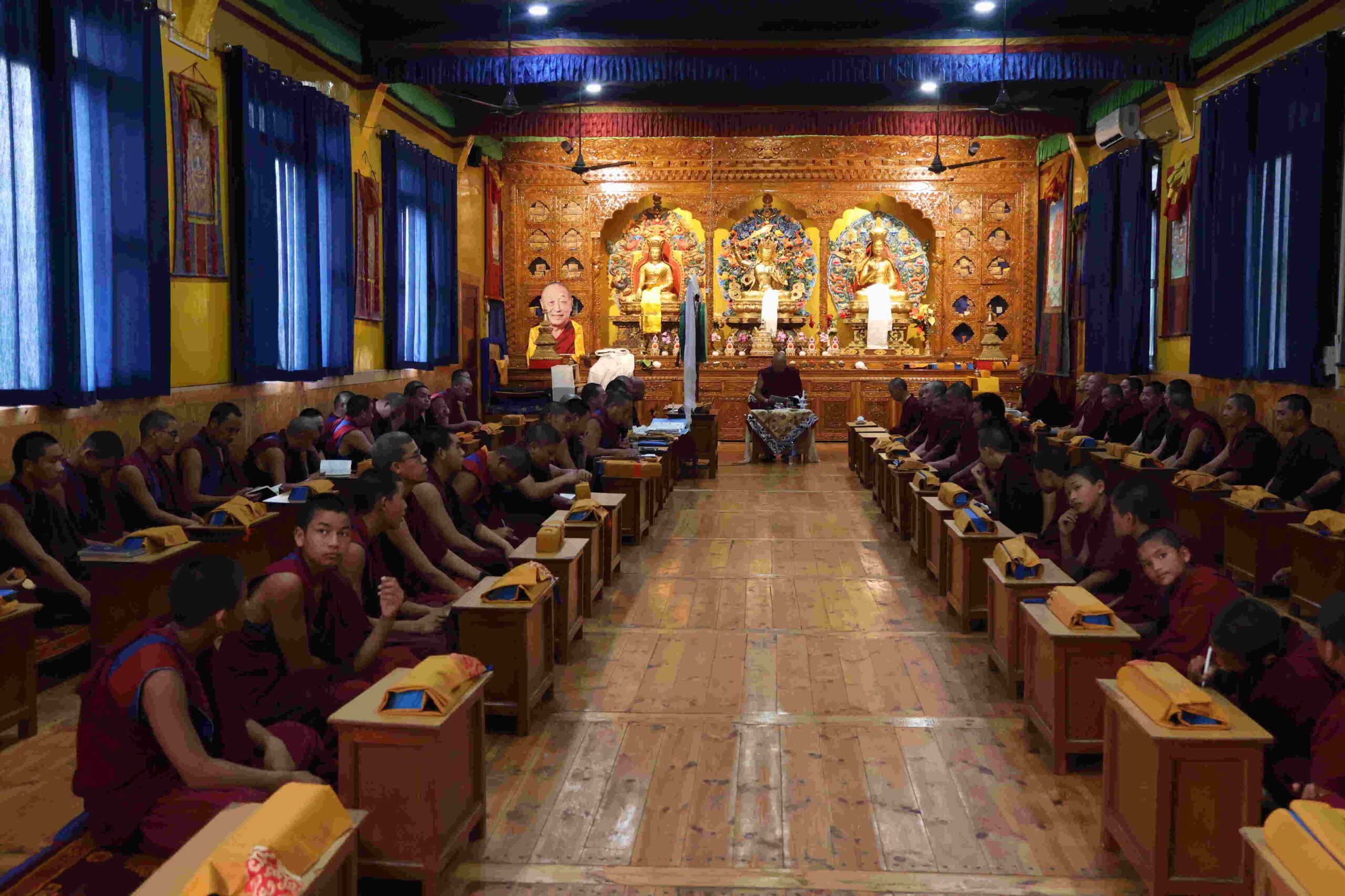 སྐབས་ ༤༦ པ་དང་ ༤༧ པའི་གཡུང་དྲུང་བོན་གྱི་བཤད་སྒྲུབ་འདུས་སྡེའི་རྒྱུན་ལས་གསར་རྙིང་གི་འཕོ་འགྱུར་གྱི་ཚོགས་འདུ་དང་ལས་ཁུར་དབུ་འཛུགས་གནང་བ།