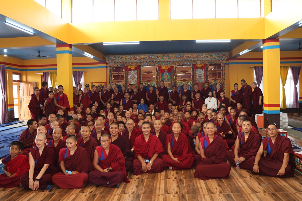 སྨན་རིའི་གཞི་རིམ་སློབ་ཕྲུག་གི་སློབ་ཁང་གསར་པ་དབུ་འབྱེད་གནང་བ།